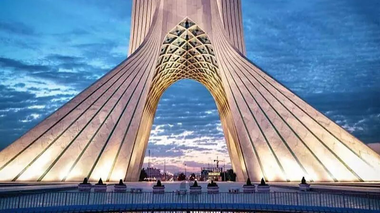 ایران با تکیه بر پشتوانه فرهنگی و اراده ملی از مسیر تمدنی خود باز نمیماند