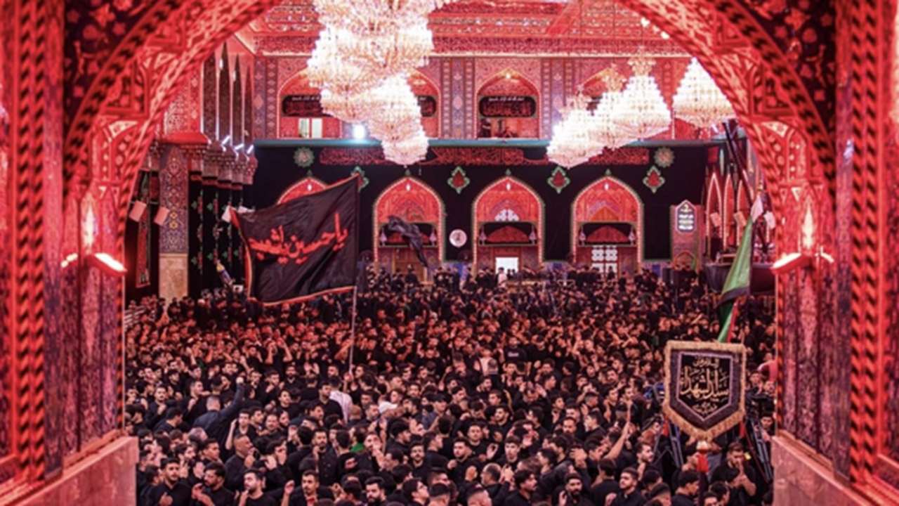 عزاداری پرشور عراقی‌ها در حرم امام حسین(ع) + فیلم