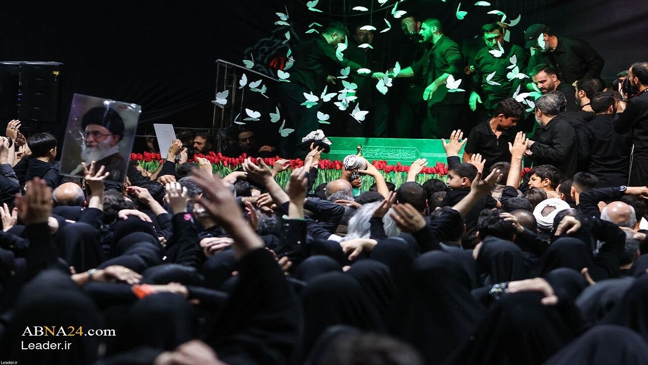 سفر غمگینانه خانواده شهدای جنگ رمضان به مشهد برای وداع با رهبر شهید انقلاب