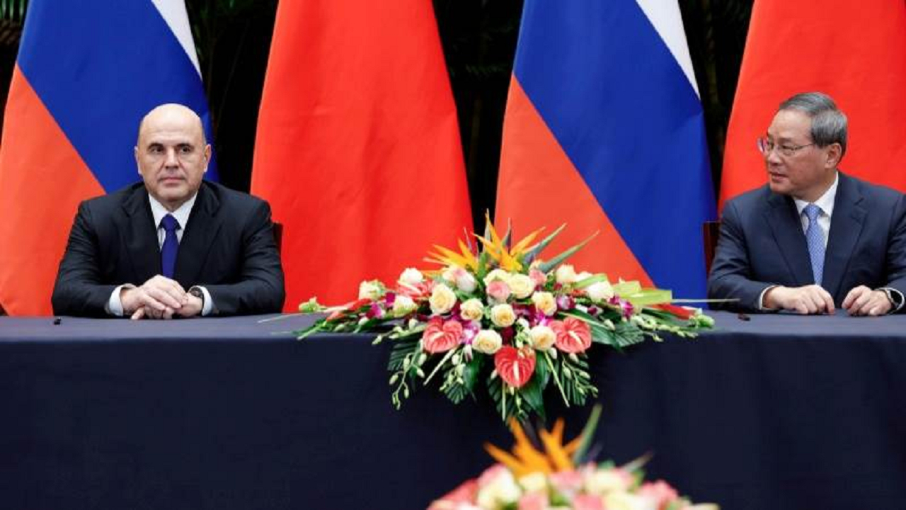 نخستوزیر روسیه برای دیدار با رئیسجمهور چین وارد پکن شد