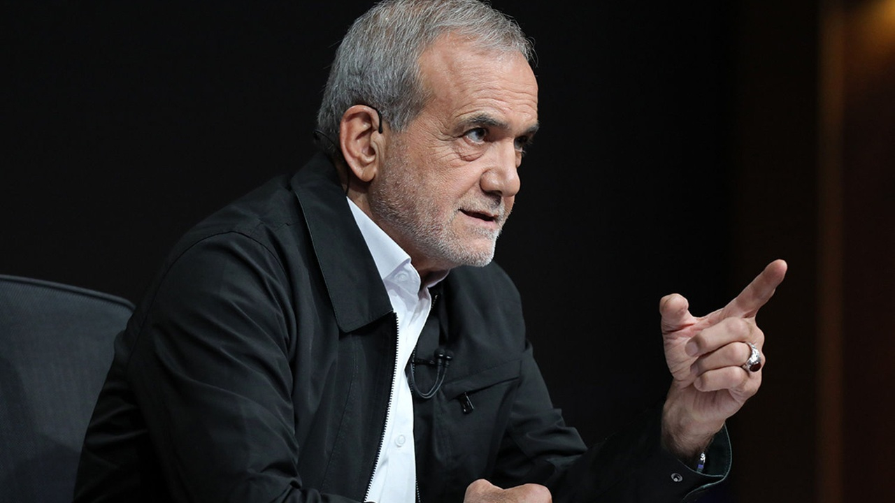 شوخی پزشکیان با روشن و خاموش شدن میکروفون تاجگردون + فیلم