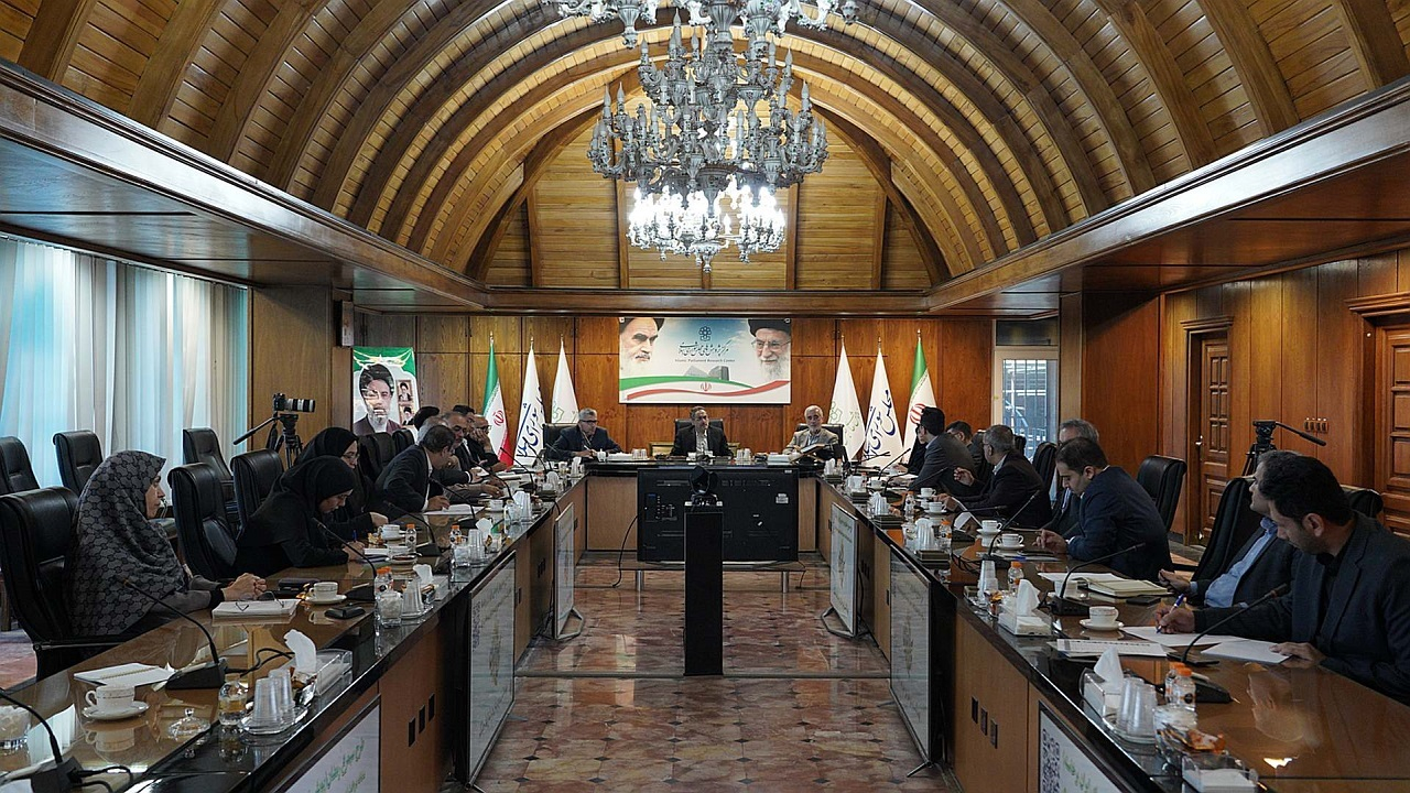نگاهداری: رشادت‌های نیروهای نظامی و نظام سلامت در جنگ، مایه فخر تاریخ ایران شد/ رضایی: قواعد ویژه جنگ باید به نظام سلامت تسری یابد
