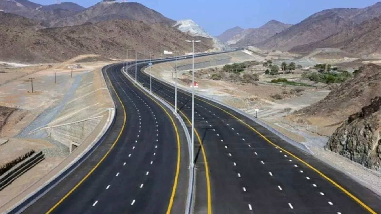 تکمیل ۱۵ کیلومتر از محور استراتژیک خوی - قطور - رازی تا پایان امسال