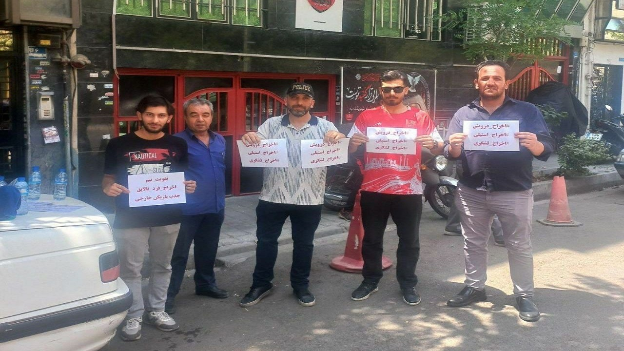 حضور هواداران پرسپولیس جلوی درب باشگاه