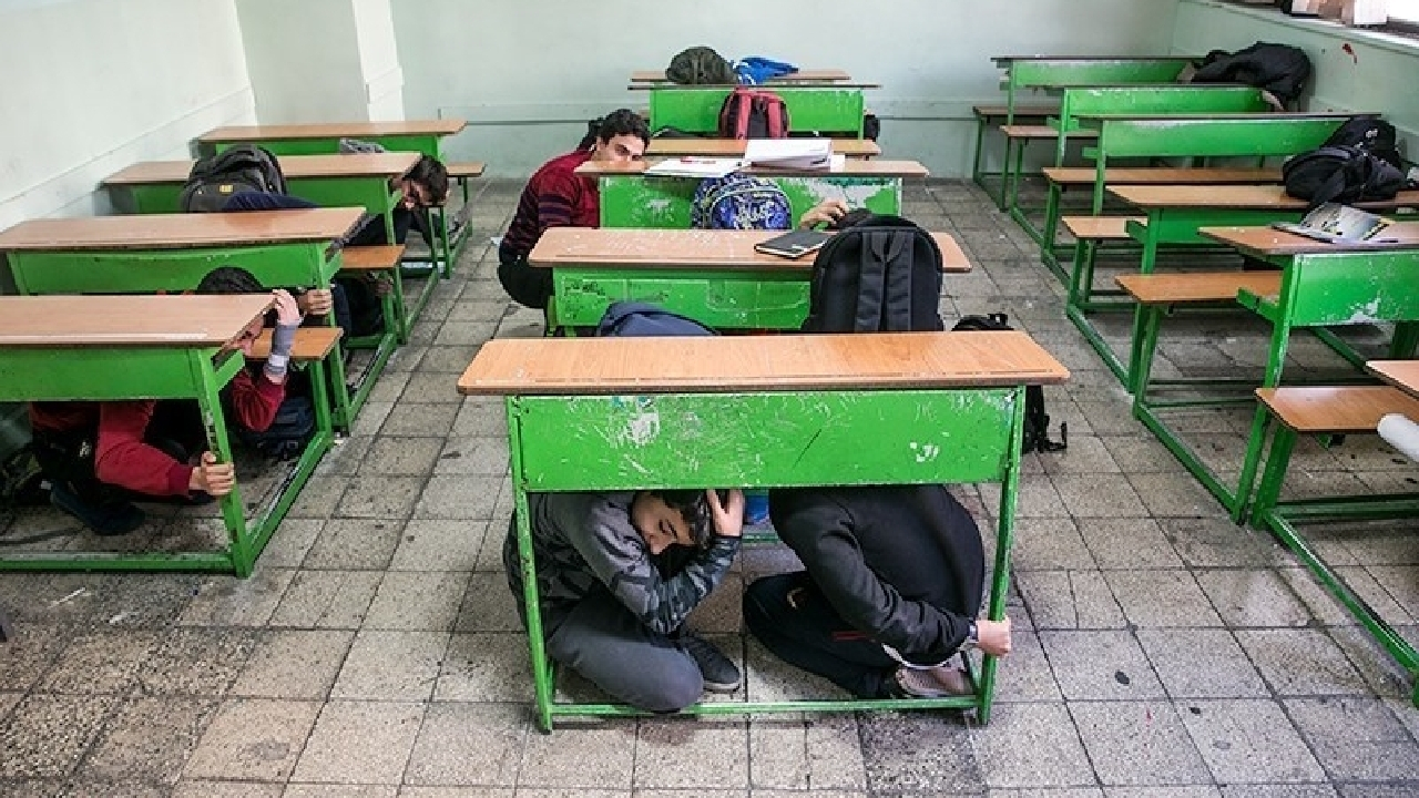 نحوه پناهگیری و خروج اضطراری هنگام زلزله ویژه دانش آموزان + فیلم