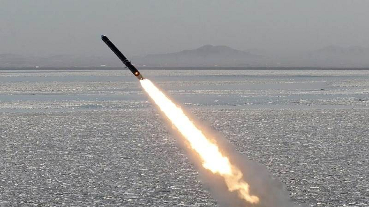 کره شمالی موشک بالستیک به سمت دریای شرقی شلیک کرد