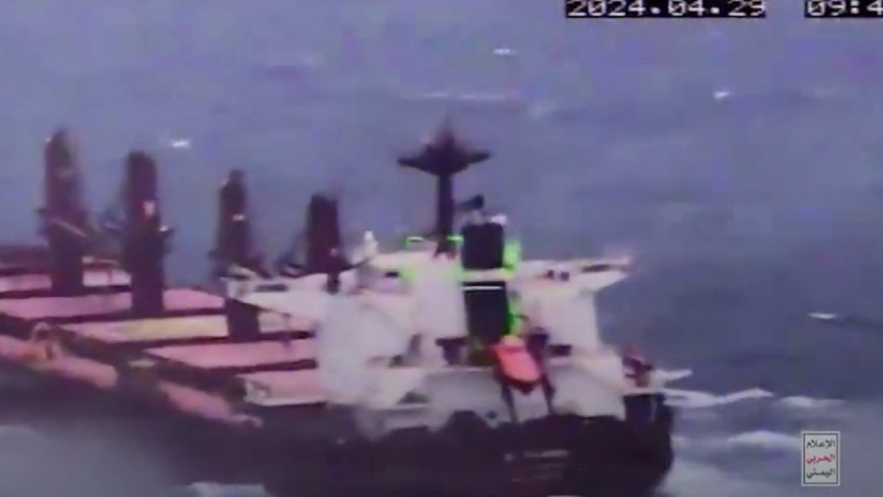 تصاویر حمله پهپادی انصارالله یمن به کشتی رژیم صهیونیستی در دریای سرخ + فیلم