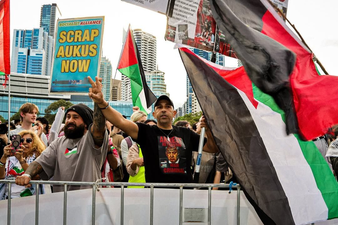 سرکوب اعتراضات ضد اسرائیلی در نمایشگاه تسلیحاتی سیدنی با اسپری فلفل و دستگیری + تصاویر