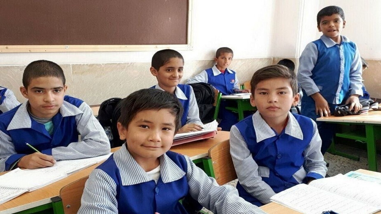 ثبتنام دانش آموزان اتباع خارجی مجاز با دریافت برگه معرفی نامه