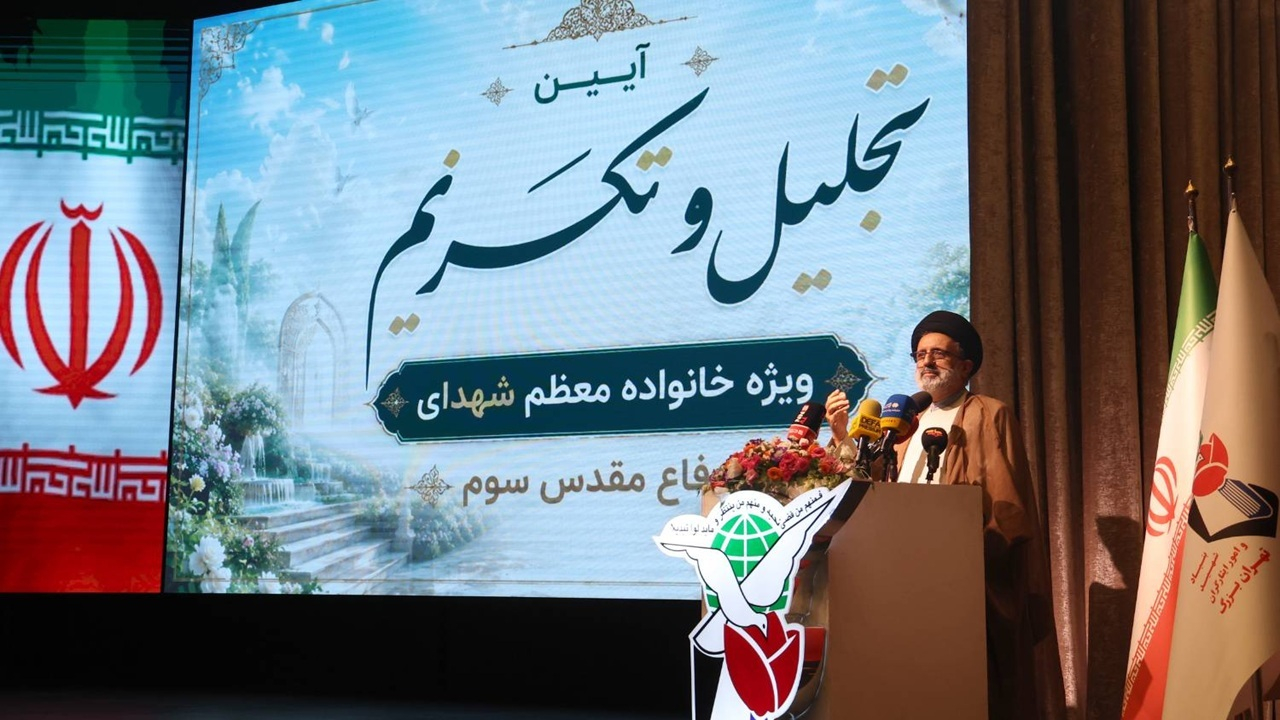 شهدا، سرمایه عمر را هنرمندانه به معامله با خدا تبدیل میکنند/ شهادت مرگ تاجرانه است