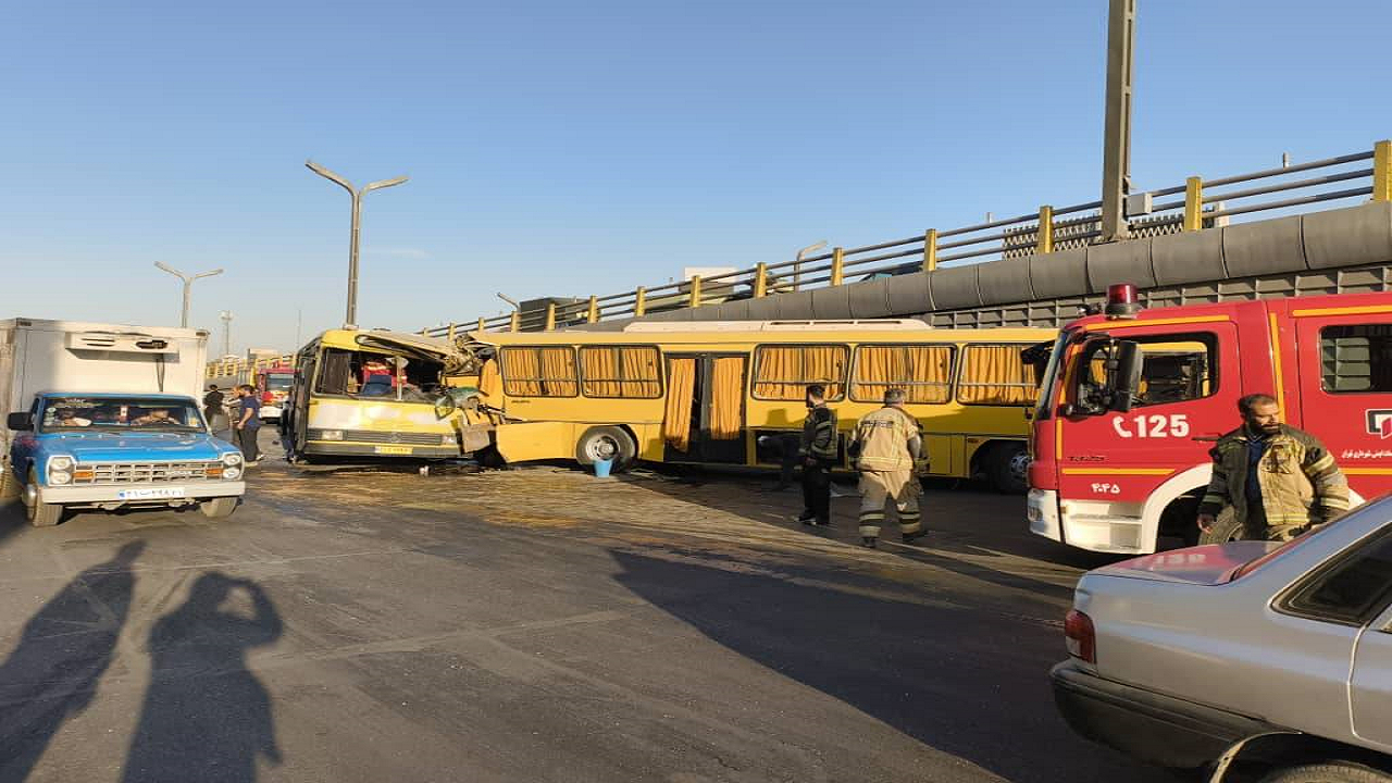 تصادف دو اتوبوس در جاده مخصوص کرج؛ ۱۶ نفر مصدوم شدند