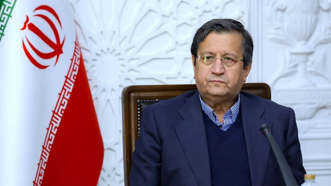 همتی: بانک مرکزی با استفاده از ظرفیت ارزی و ابزار‌های در اختیار خود، در بازار مداخله خواهد کرد