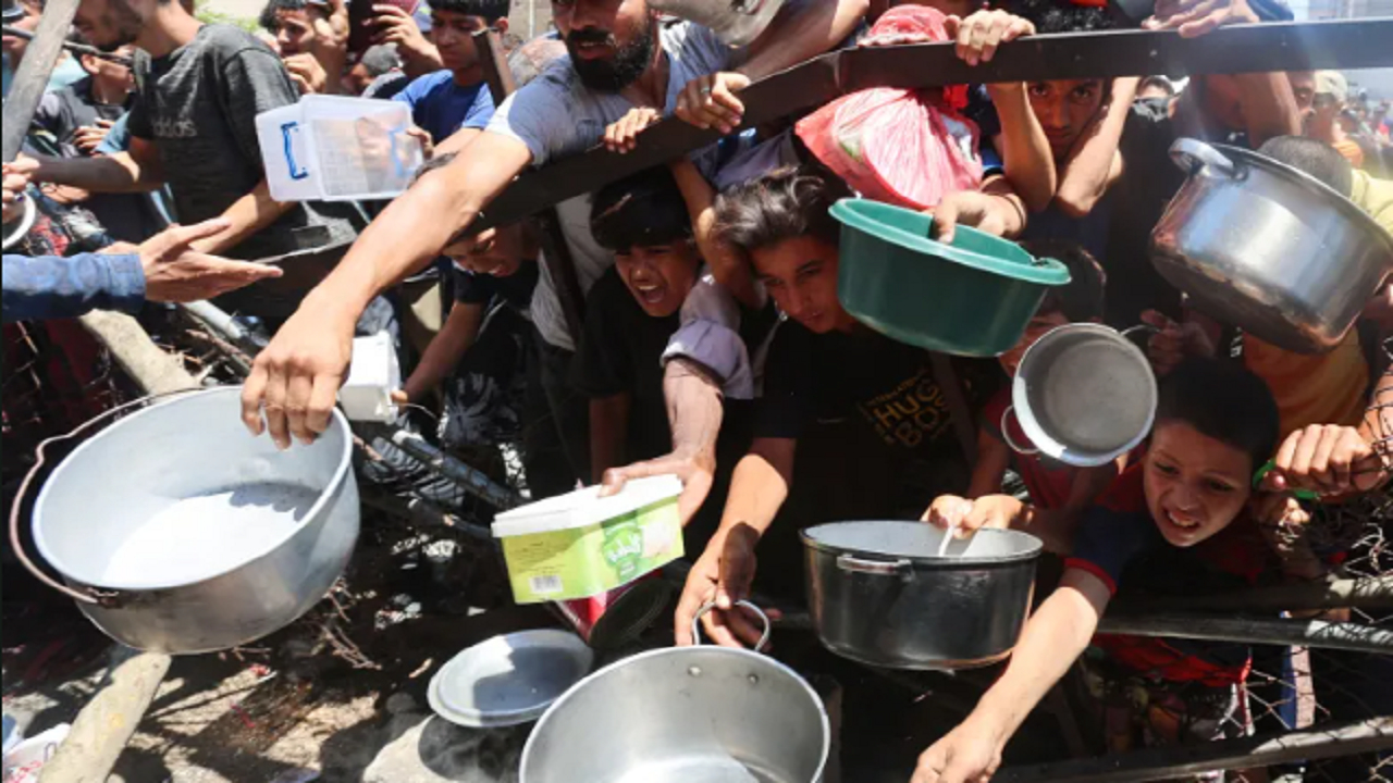 شهادت ۹۲ فلسطینی گرسنه در تیراندازی نظامیان صهیونیست/ ۱۹ نفر از گرسنگی جان باختند