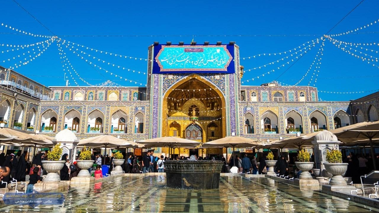 نصب کتیبه‌های ولادت امام حسن عسکری علیه السلام در حرم رضوی + فیلم