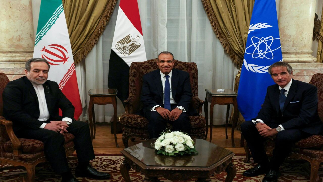 تماس همزمان وزیرخارجه مصر با عراقچی و گروسی