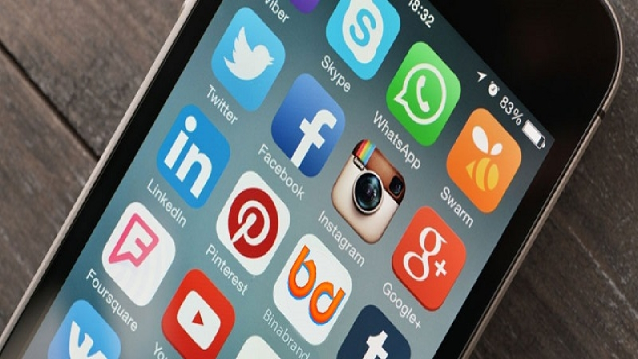 شبکههای اجتماعی با زندگی زنان چه میکنند؟