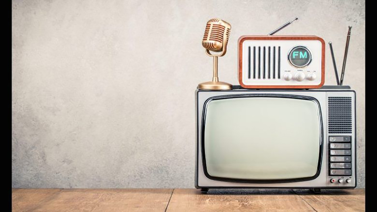 شب‌نشینی تلویزیون با چهره‌های فرهنگی/ «شفرونی» میزبان نصرالله رادش و مریم امیرجلالی