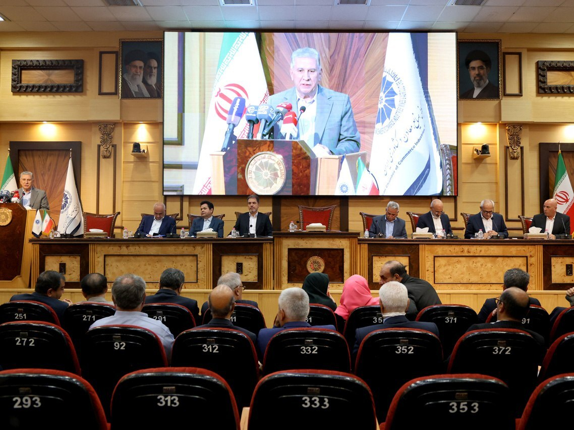 بخش خصوصی در جنگ و نبرد هرمز تولید را متوقف نکرد