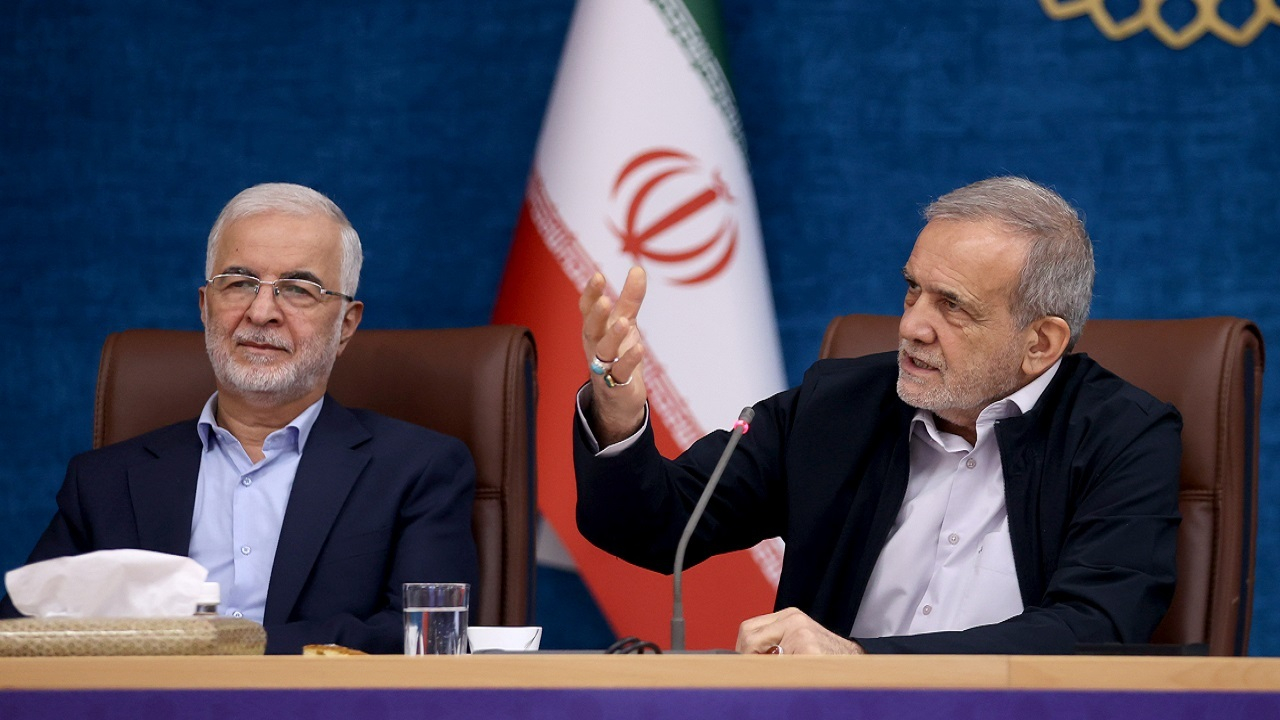 تشریح برنامههای دولت برای تحقق شعار سال با تاکید بر توسعه متوازن استانها