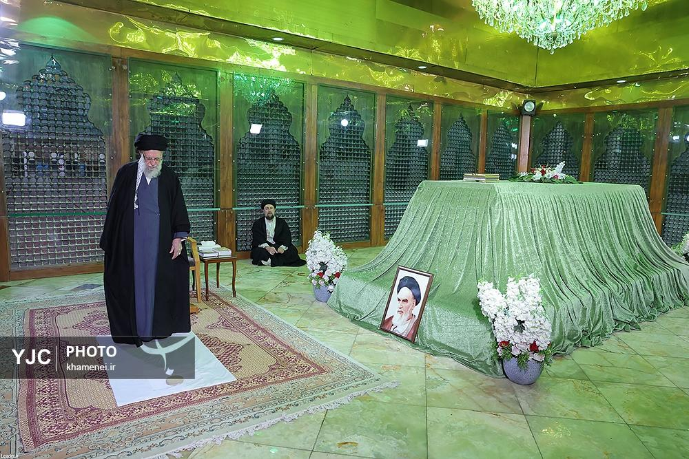 حضور رهبر معظم انقلاب در حرم مطهر امام خمینی (ره)