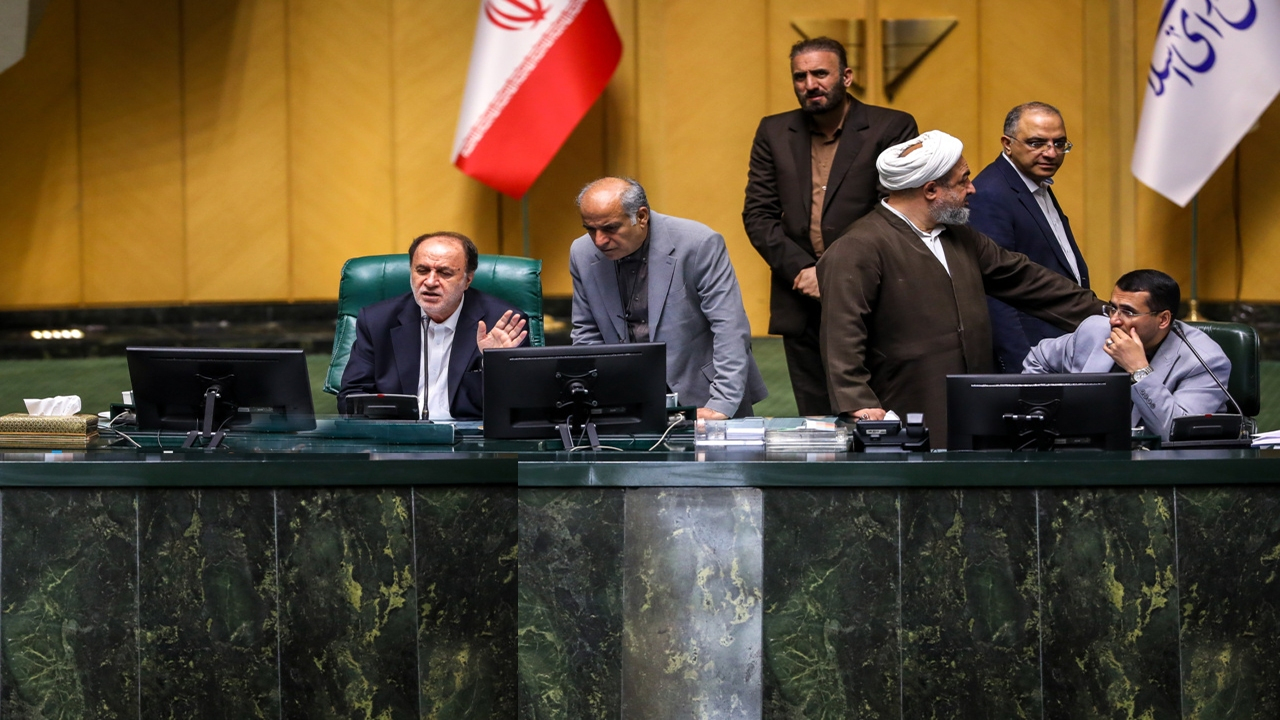 نایب رئیس مجلس: پرداختیها مستقیم توسط دستگاههای اجرایی به نیروهای شرکتی انجام شود