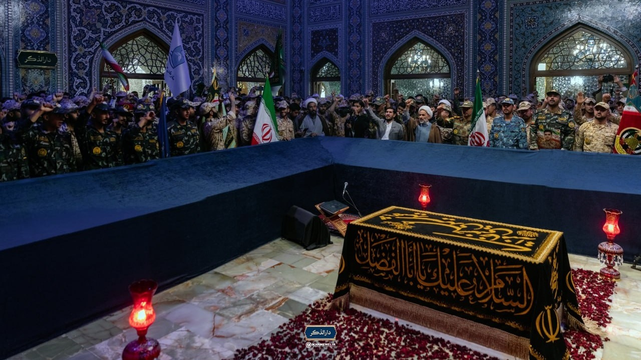 حضور عاشقان رهبر شهید در رواق دارالذکر + فیلم