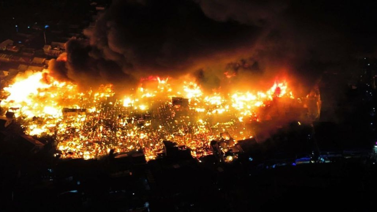 نابودی بیش از هزار خانه در آتش سوزی فیلیپین + فیلم