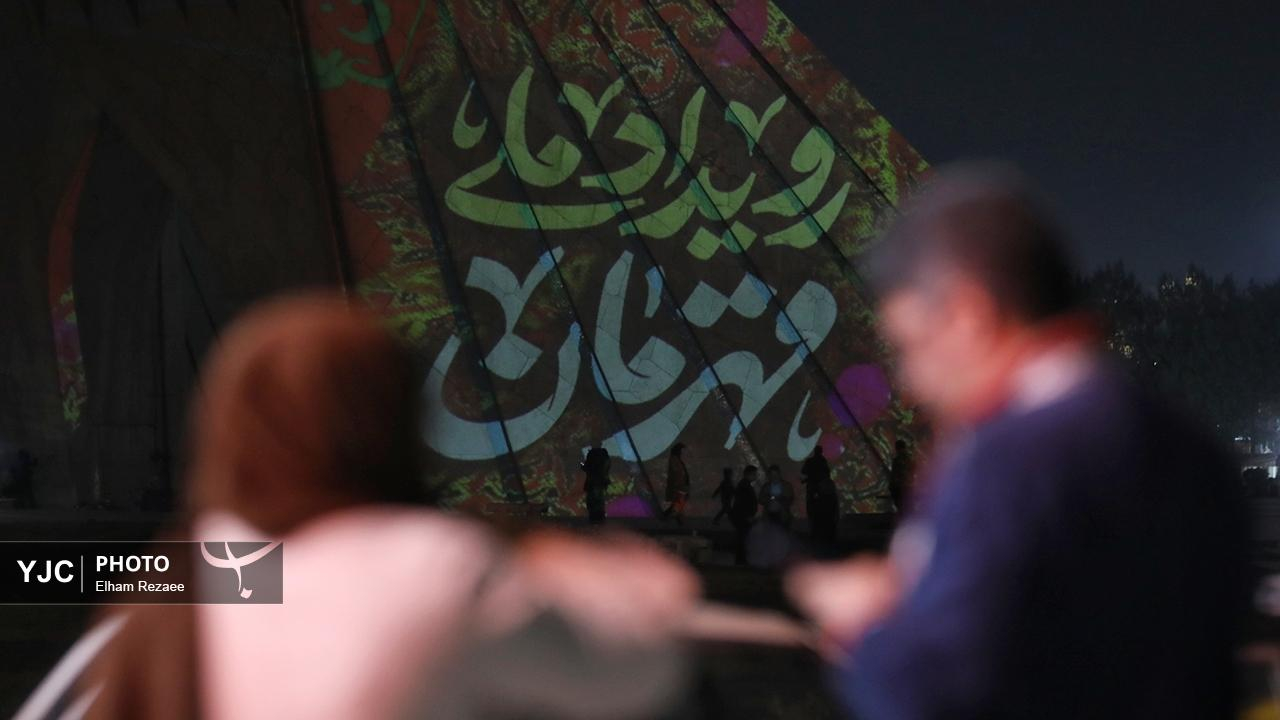 اجرای برج نگاره «قهرمان» بر بدنه برج آزادی