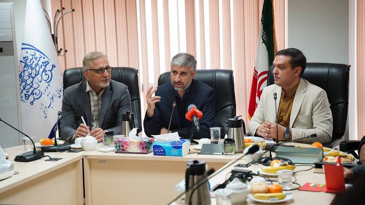 شورای‌عالی انقلاب فرهنگی می‌تواند به‌عنوان مرجعی فرادستگاهی به صنعت فولاد ورود کند