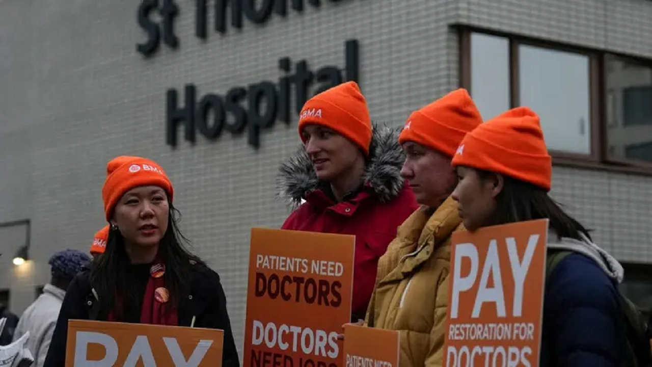 اعتصاب پنجروزه هزاران پزشک در انگلیس برای افزایش حقوق