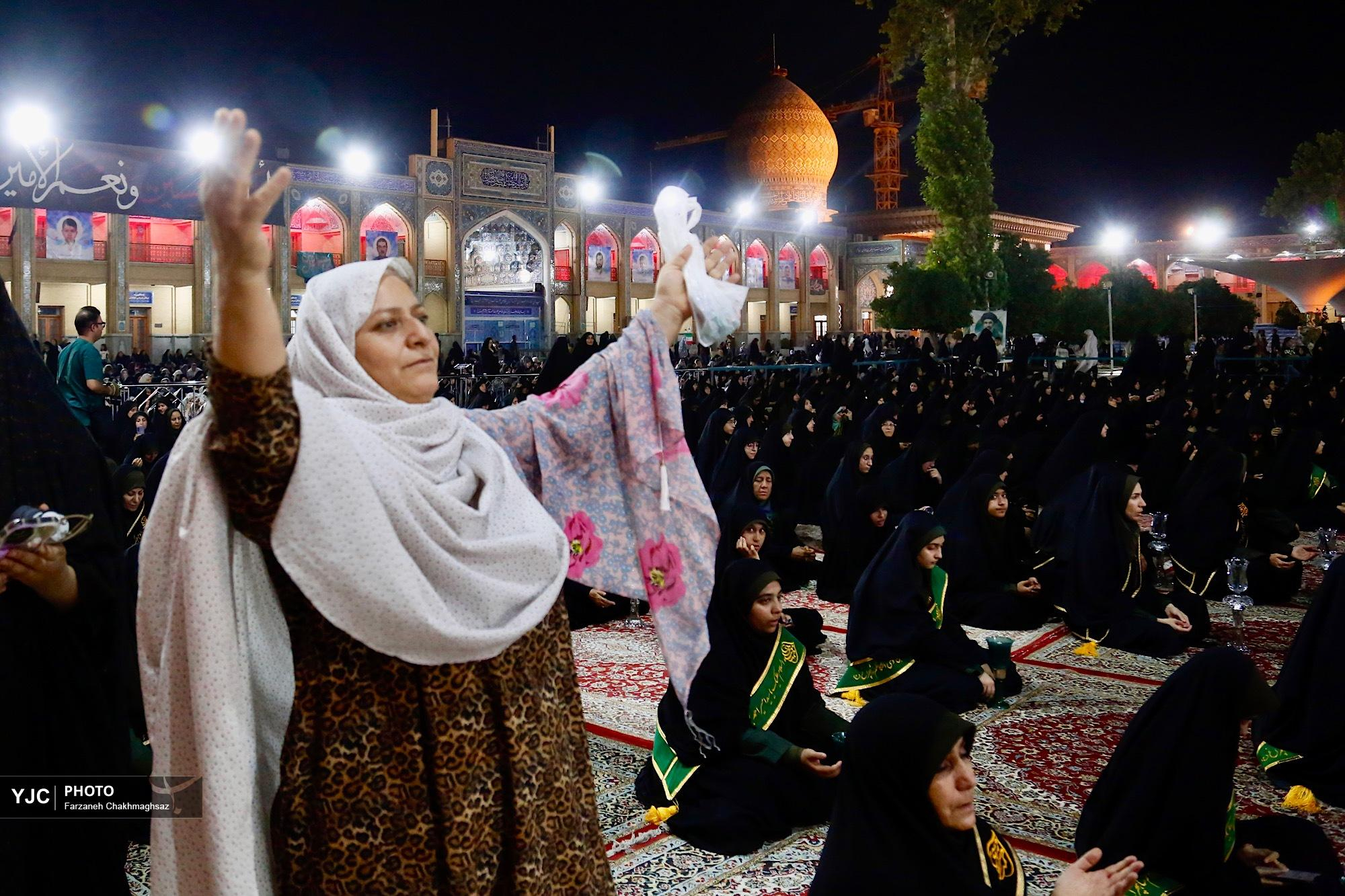 آیین لالهگردانی در حرم مطهر شاهچراغ(ع)