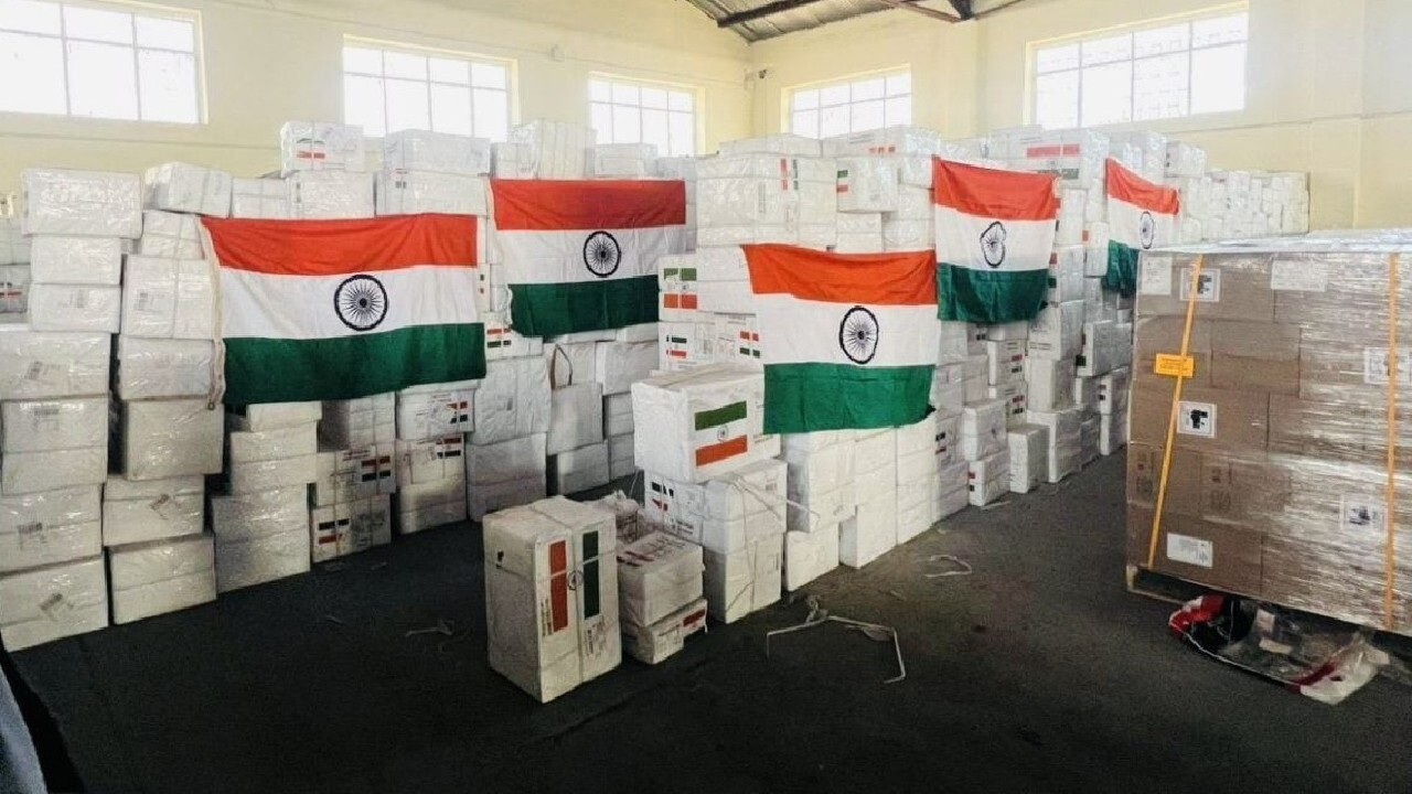 هند بیش از ۱۶ تن کمک پزشکی به افغانستان اهدا کرد