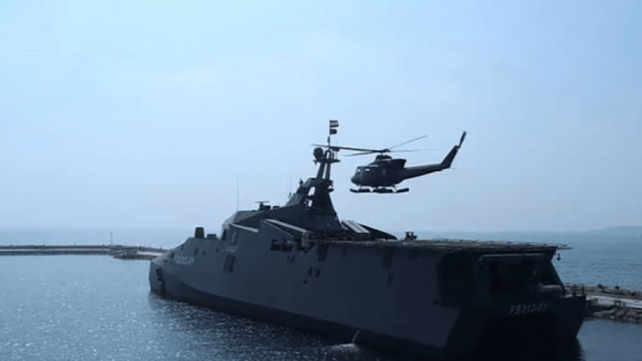 معاون نیروی دریایی سپاه: بر آسمان، سطح و زیر آبهای تنگه هرمز احاطه داریم