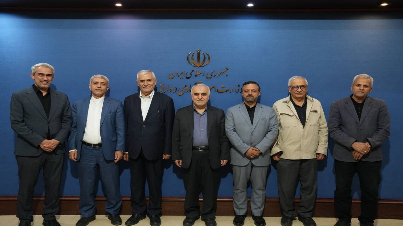 مدنیزاده با وزرای اقتصاد دولتهای قبل دیدار کرد