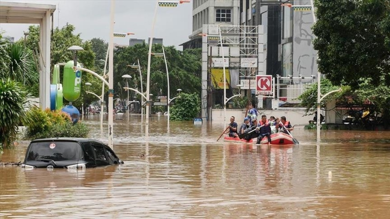 تعداد کشتهشدگان سیل اندونزی از ۹۰۰ نفر گذشت