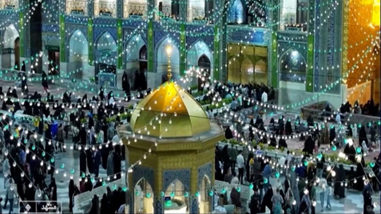تشرف زائران شیعه و سنی به حرم رضوی + فیلم