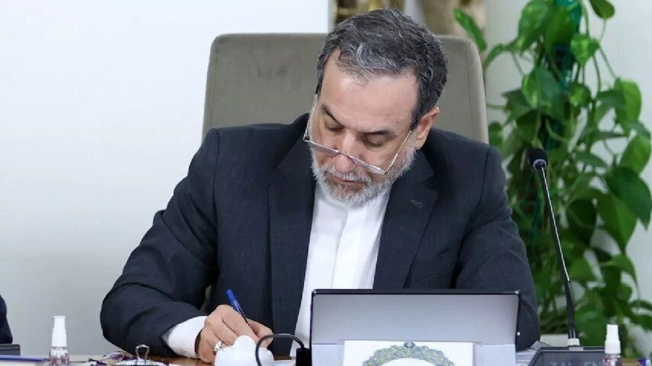 عراقچی: زنده یاد اکبر عبدی با نقشآفرینیهای ماندگار جایگاهی رفیع در سینمای ایران یافت