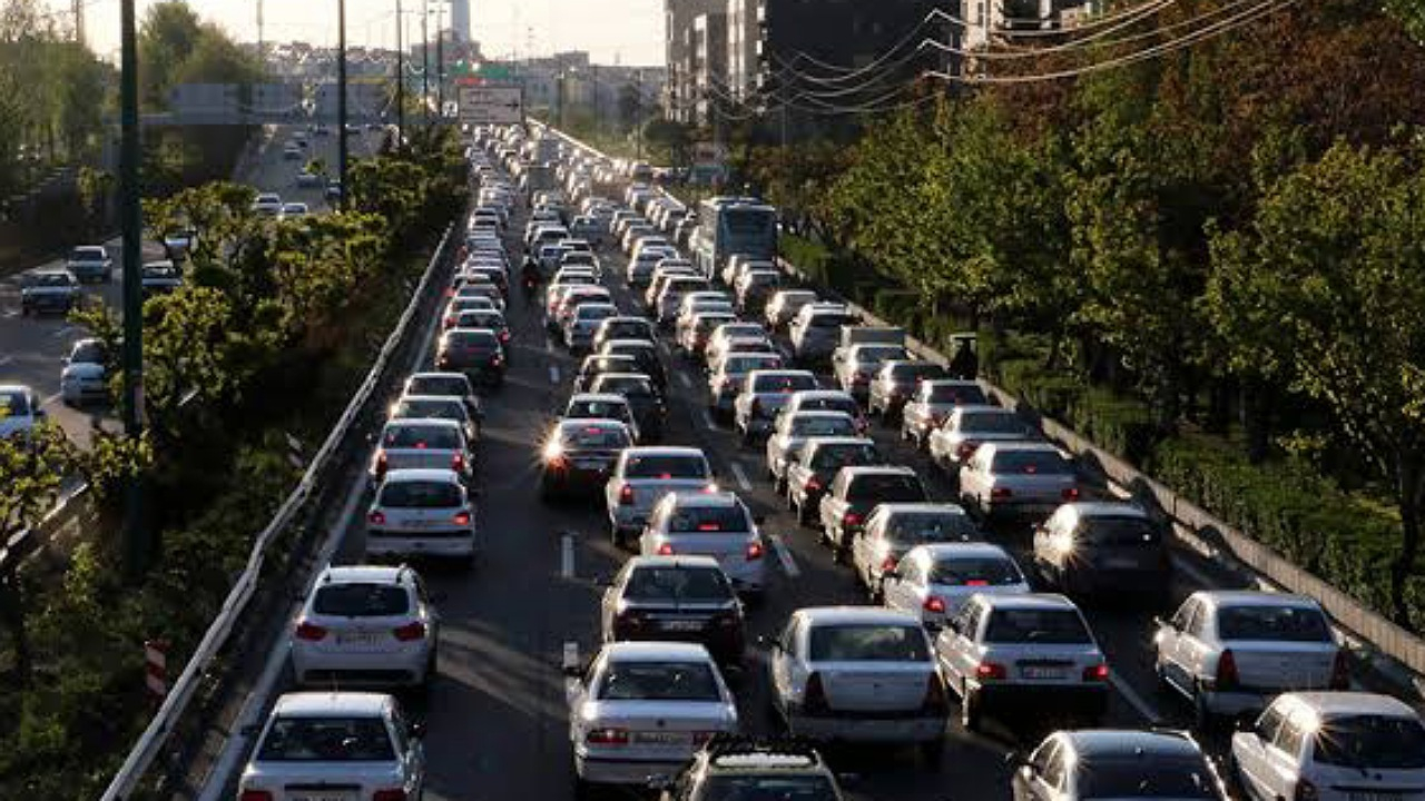 افزایش ۳۰ درصدی تردد در تهران با بازگشایی مدارس/ ترافیک فقط با افزایش حملونقل عمومی حل نمیشود