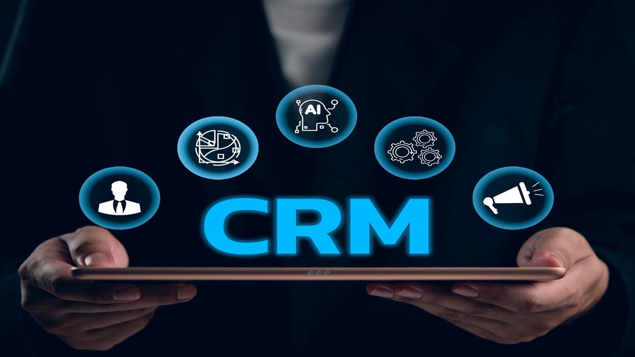 وقتی هوش مصنوعی فروشنده میشود؛ CRM بومی وارد مرحله تازهای شد