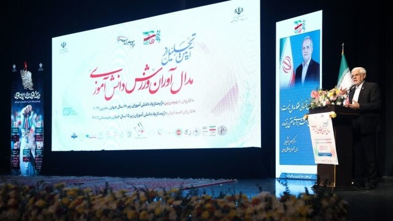عارف: نمیتوان از بار تربیت دانش آموزان شانه خالی کرد