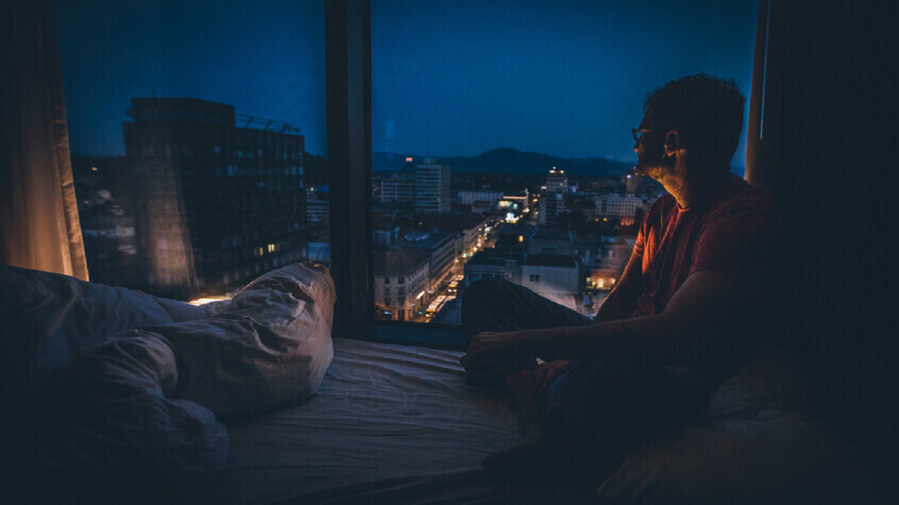 بعد از ۲۴ ساعت بیخوابی چه اتفاقی برای بدن میافتد؟