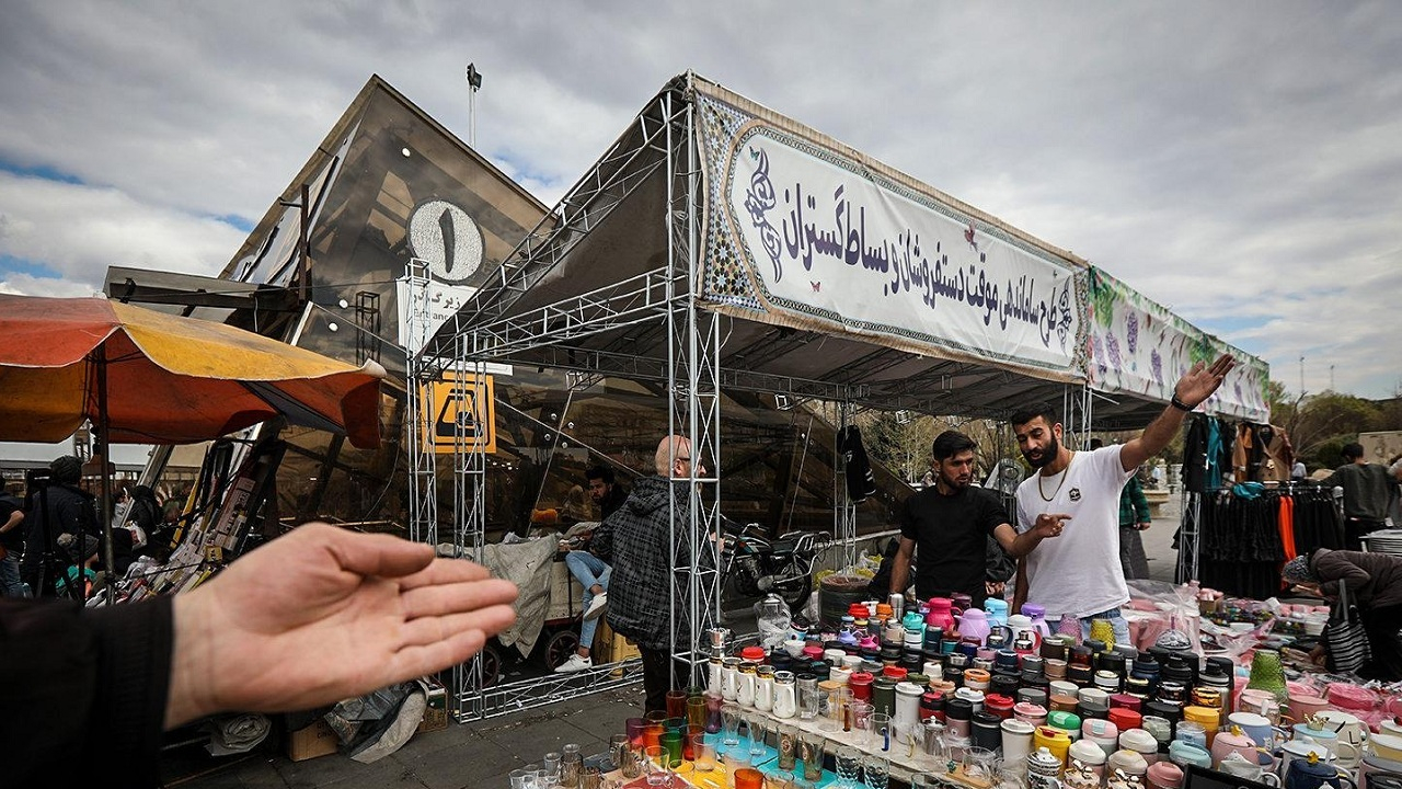 دستفروشی در قلب تهران/ ساماندهی بساطهای خیابانی با راه اندازی بازارچهها
