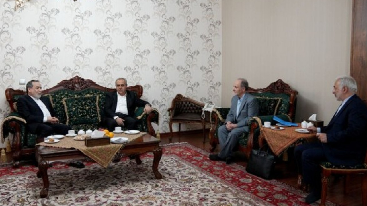 دیدار عراقچی با خانواده استاد دانشگاه ایرانی زندانی در ترکیه