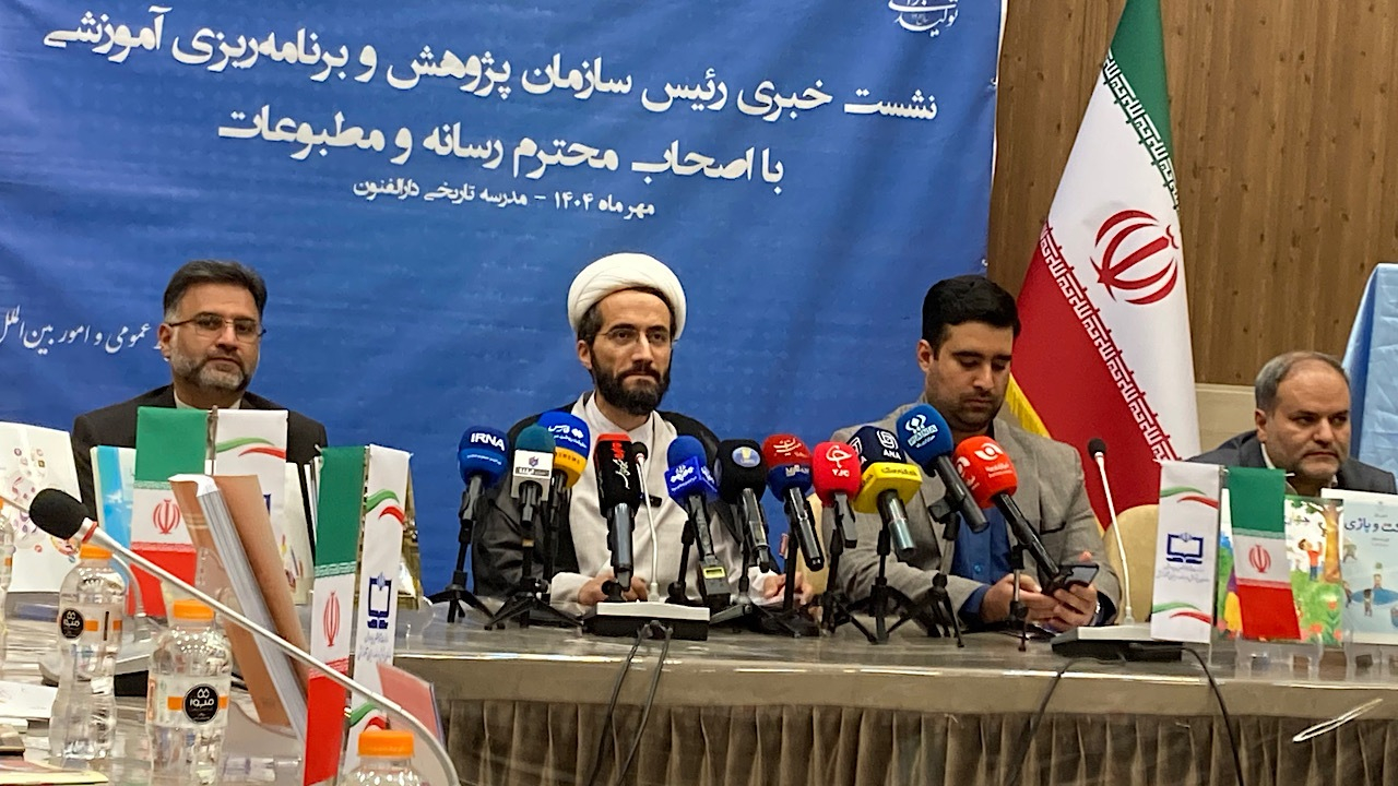 بازنگری ۳۰ رشته فنی و حرفه‌ای در سال گذشته/ تولید ۱۰ هزار کتاب درسی دیجیتال