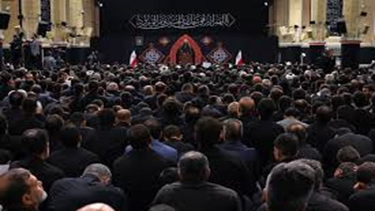 آخرین شب مراسم عزاداری حضرت اباعبدالله الحسین (علیهالسلام) در حسینیه امام خمینی (ره) + فیلم