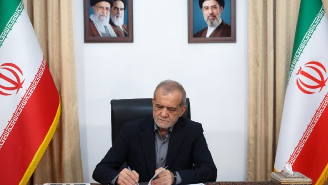 پیام تبریک رئیسجمهور به سردار دریادار پاسدار علی عظمایی