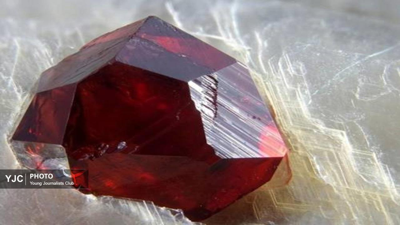 لعل؛ گوهری سرخ با قصه‌هایی به قدمت آفتاب