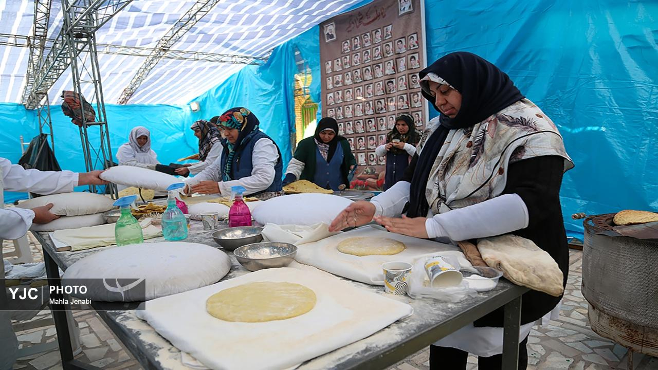 خدمترسانی مواکب به زائران شهید حاج قاسم سلیمانی در کرمان