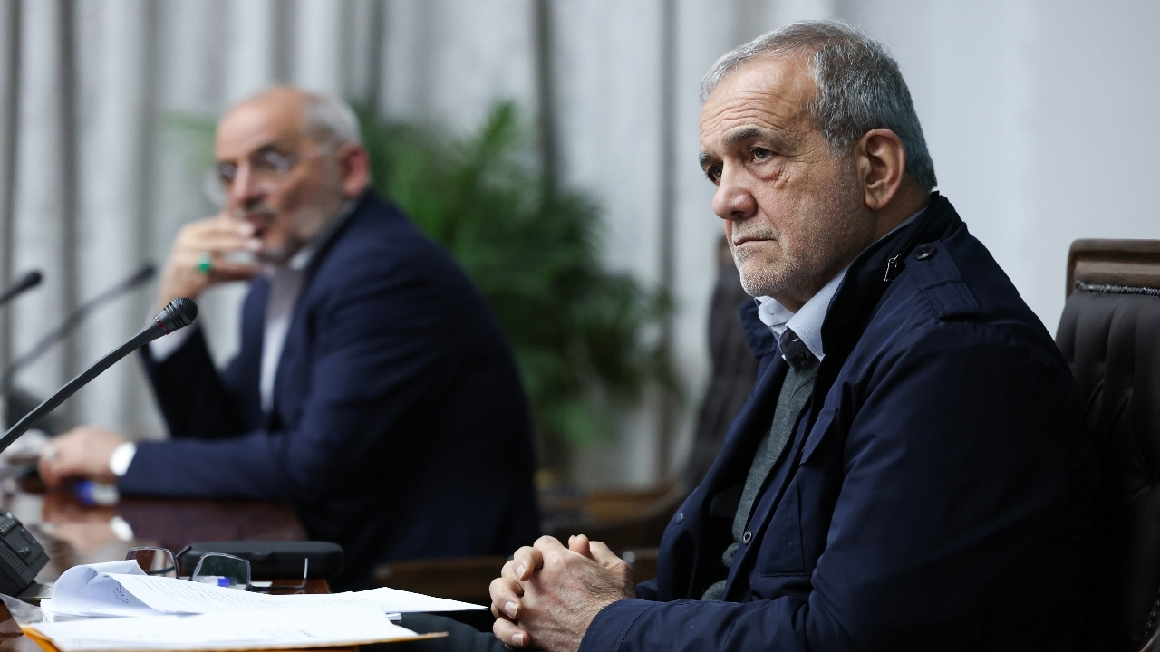 پزشکیان: مهم‌ترین اولویت ما توسعه ناوگان عمومی و تکمیل کریدور‌های ریلی کشور است