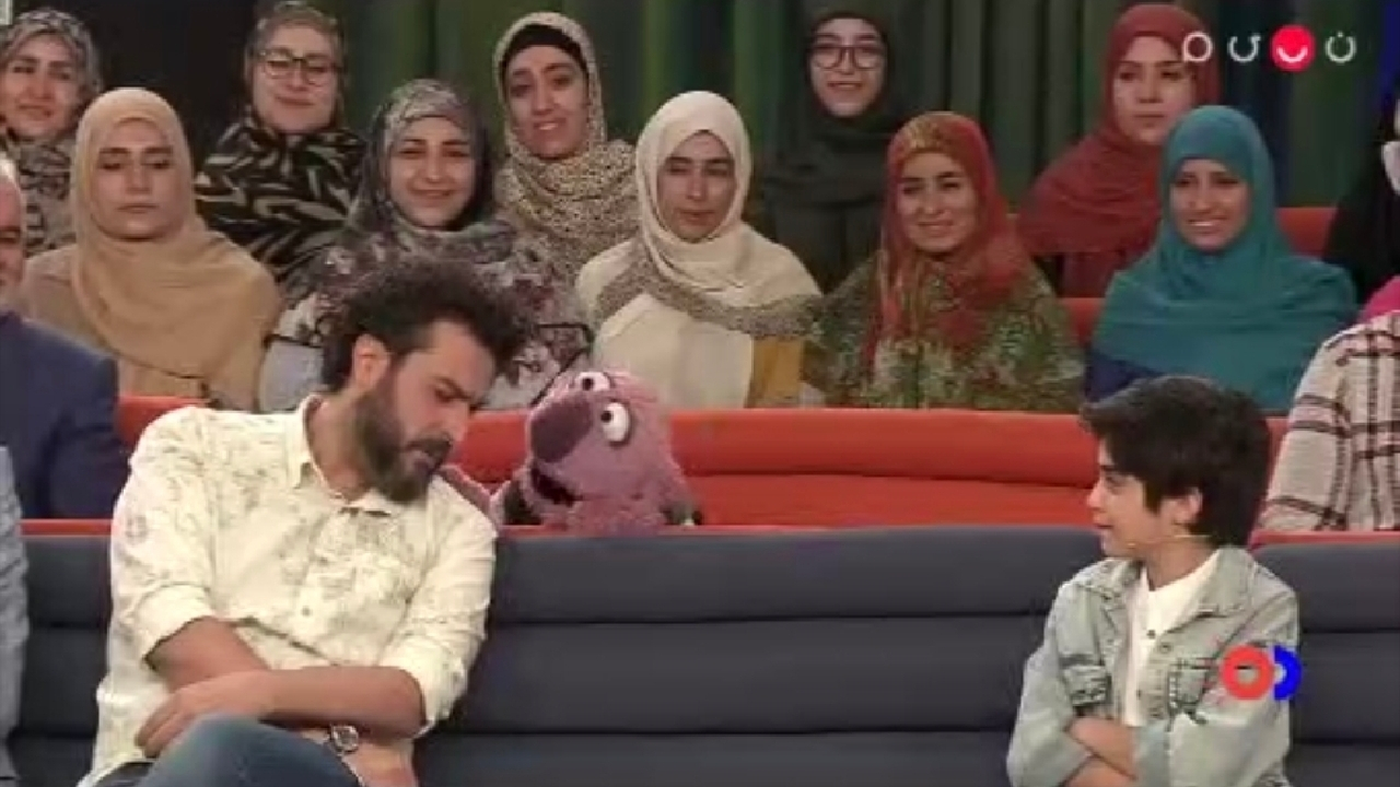 مواجه شدن یک دهه نودی با نوار کاست و فلاپی توسط جناب خان + فیلم